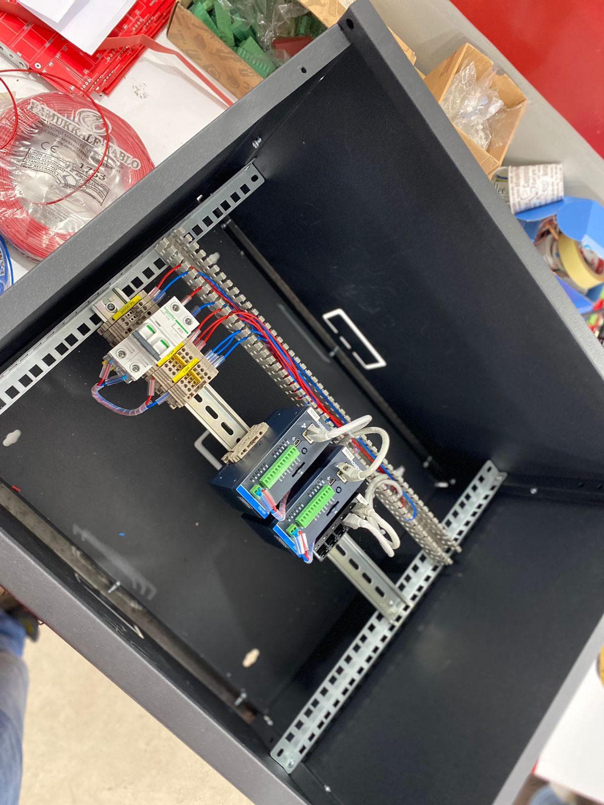 SCADA kontrol panosu montajı