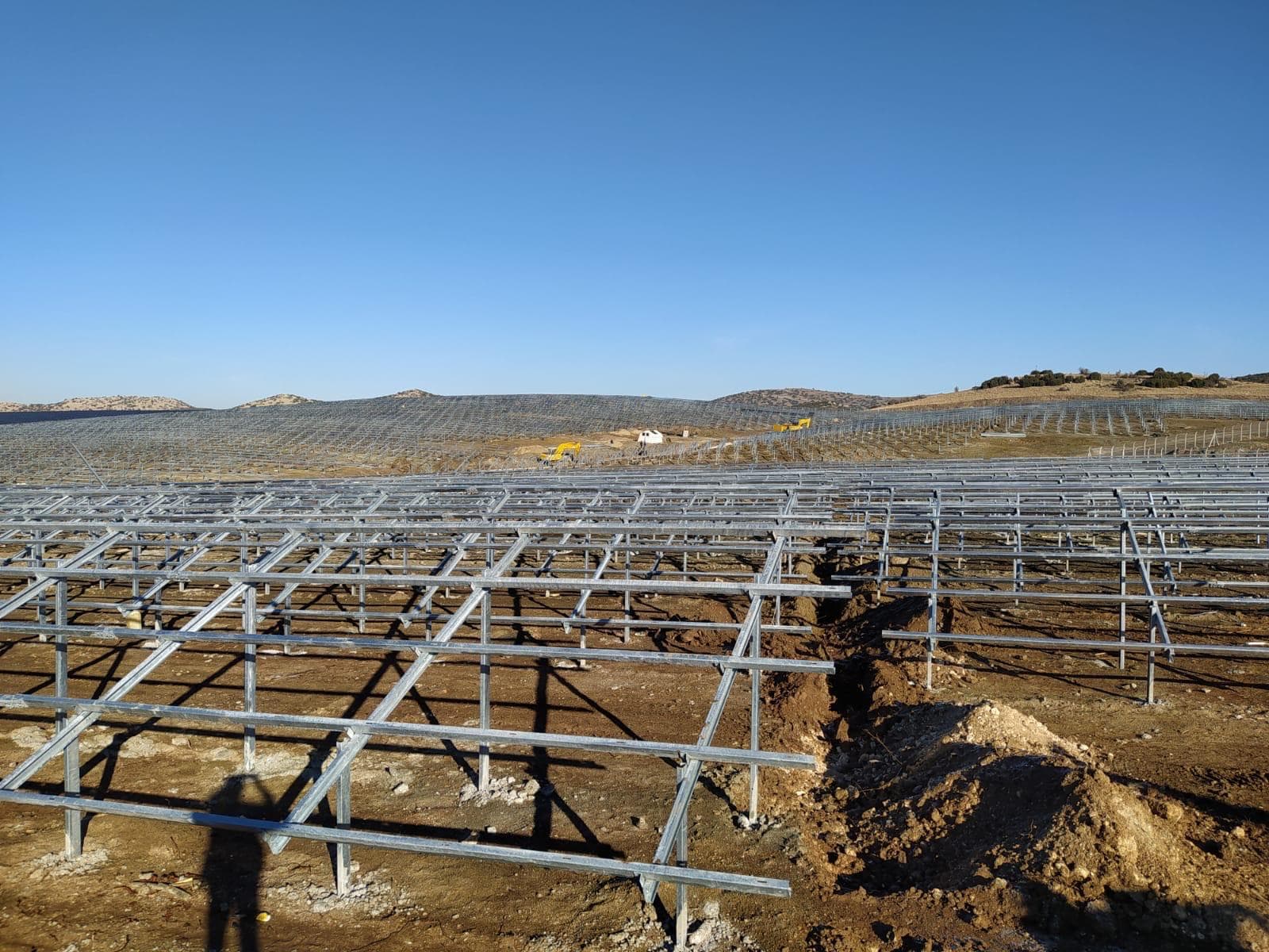 GES sahası inşaat - panel konstrüksiyonu